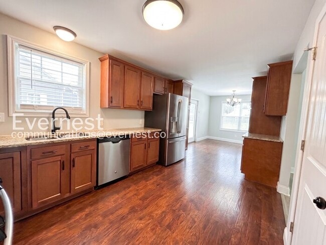 Building Photo - 3 Bed/2.5 Bath Home with Garage / Pet-Friendly / Available Now!