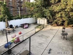 Foto del edificio - 41-21 210th St
