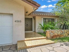 Building Photo - 4585 SW 87th Ave
