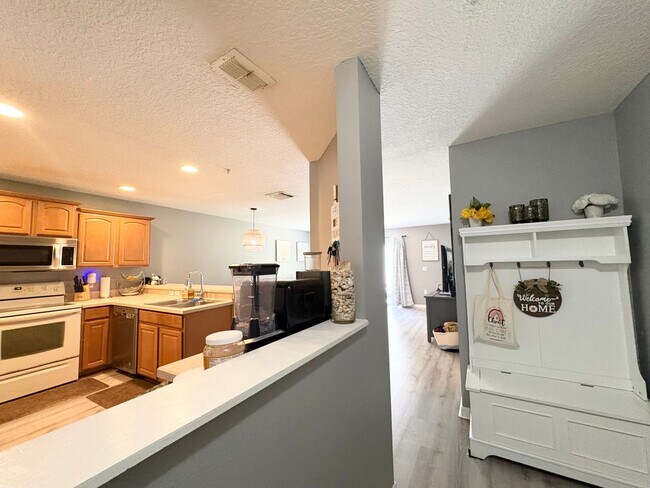 Foto del edificio - Fantastic 3 BR Townhome in Gated Winter Springs community with Pool and great schools