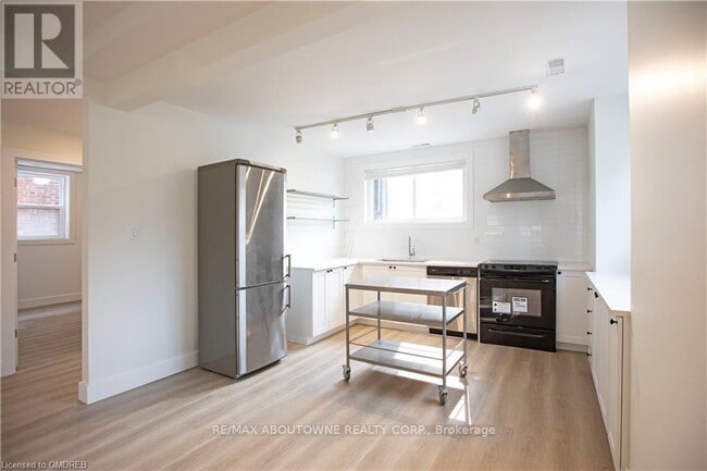 Building Photo - 49-49 Fairleigh Ave S