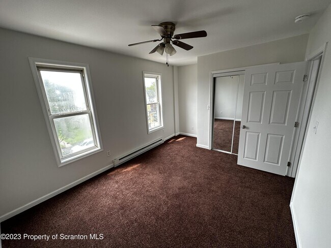 Building Photo - 315 E Elm St