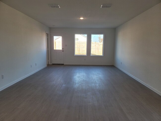 Foto del edificio - Brand new home on a corner lot!