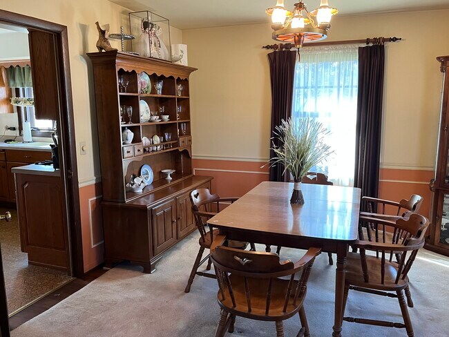 Building Photo - 525 E Carpenter Dr