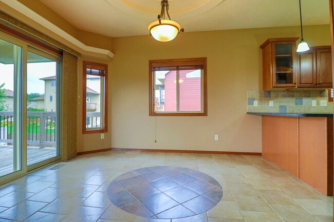 Building Photo - 5 BEDROOM 3 BATH HOME IN SOUTH SIOUX FALLS