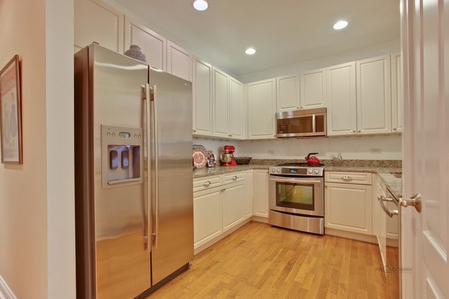 Building Photo - 1800 Amberley Ct