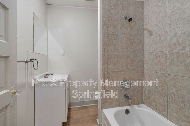 Foto del edificio - 214 W Madison St