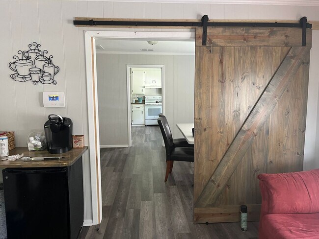 Building Photo - Newly Renovated Three Bedroom House in West Ashley