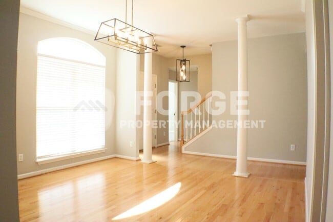 Building Photo - 819 Laurel Meadows Pkwy