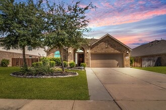 Building Photo - 18739 Laurel Hills Dr