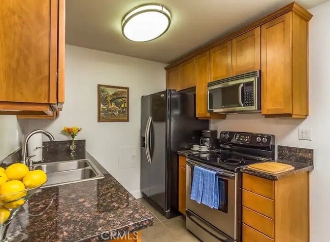 Building Photo - 10982 Roebling Ave