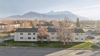 Building Photo - 424 E Dogwood Ave