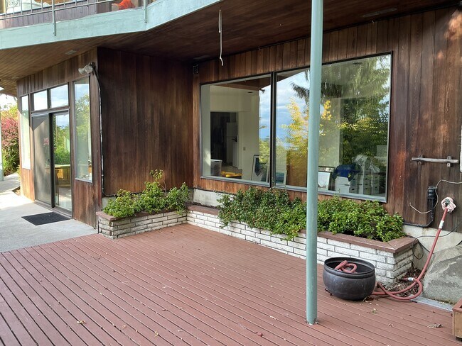 Foto del edificio - 9117 View Ave NW