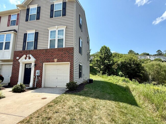 Foto del edificio - 2177 Whispering Hollow Ln