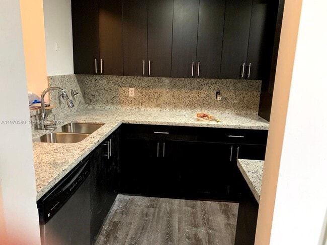 Foto del edificio - 6740 NW 114th Ave