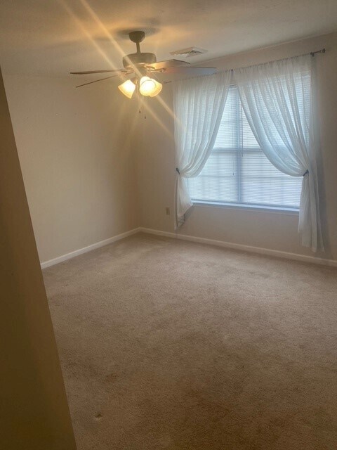 Segundo dormitorio con vestidor. - 1159 Ledge Dr