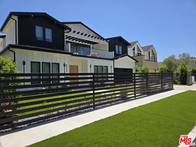 Foto del edificio - 5012 Enfield Ave