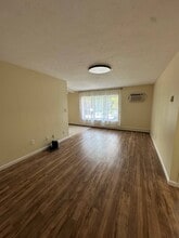 Building Photo - 355 Solon Rd