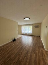 Building Photo - 355 Solon Rd