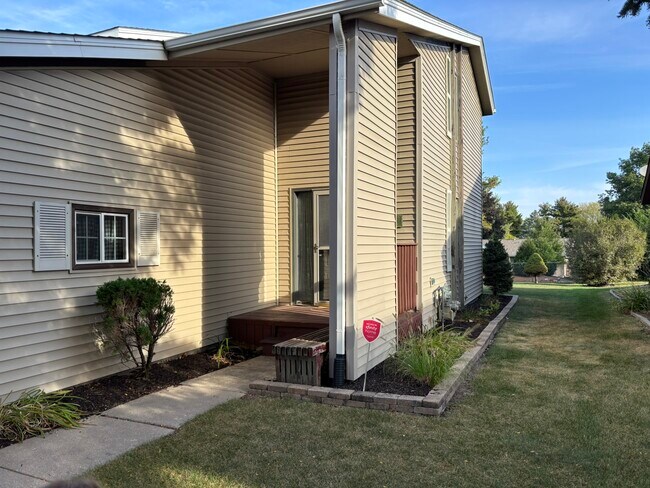 Foto del edificio - 6172 Brynwood Dr