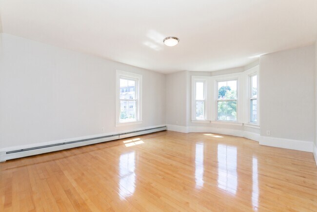 Dormitorio delantero - 755 Somerville Ave