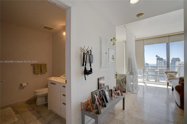 Building Photo - 1060 Brickell Ave