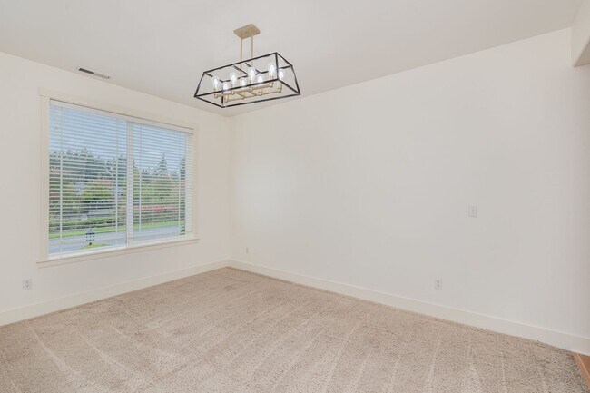 Foto del edificio - Beautiful Craftsman home available for ren...