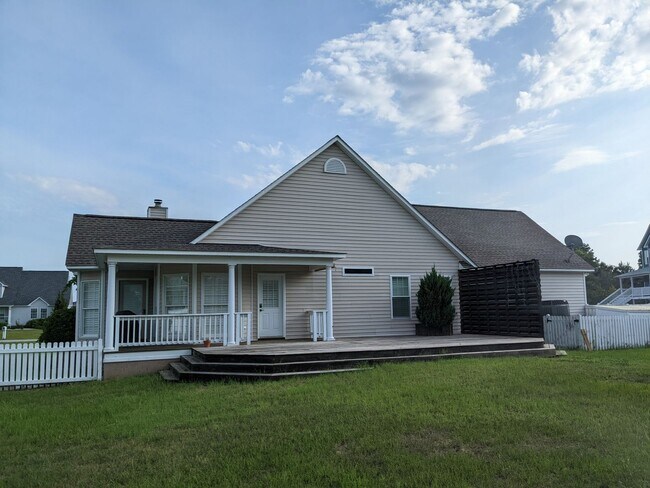 Building Photo - Blue Heron Bay Home Available Now!