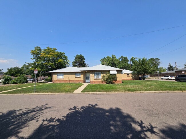 Photo - 3400-3404 Sheridan Boulevard Apartment