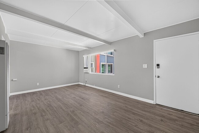 Building Photo - 203 W 3rd Ave