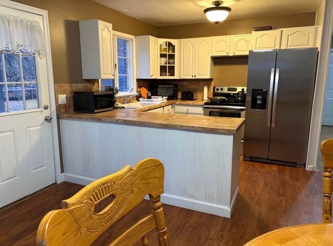 Building Photo - 233 Roosevelt Ave