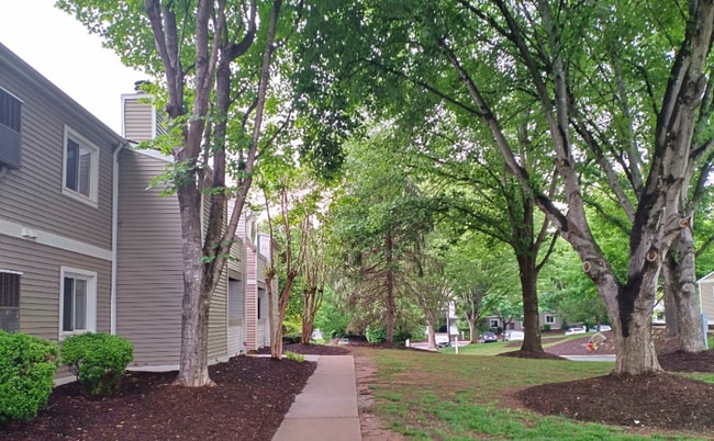 Building Photo - 600 Reusens Rd