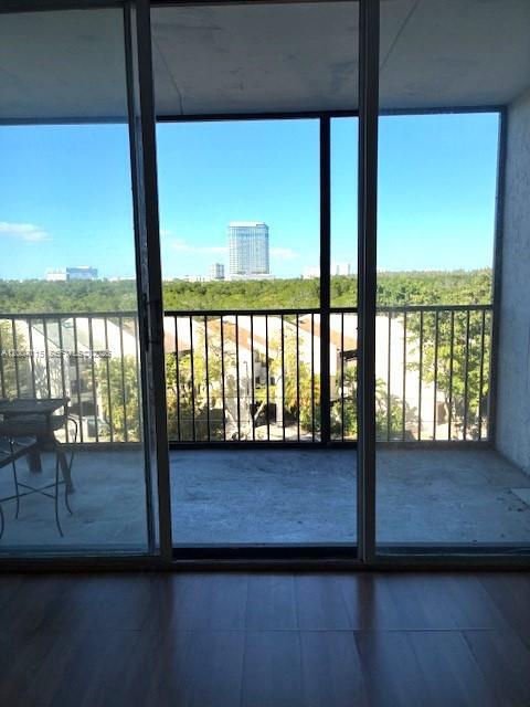 Foto del edificio - 2500 NE 135th St