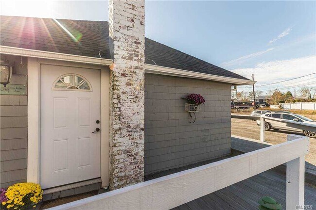 Foto del edificio - 439 Fire Island Ave