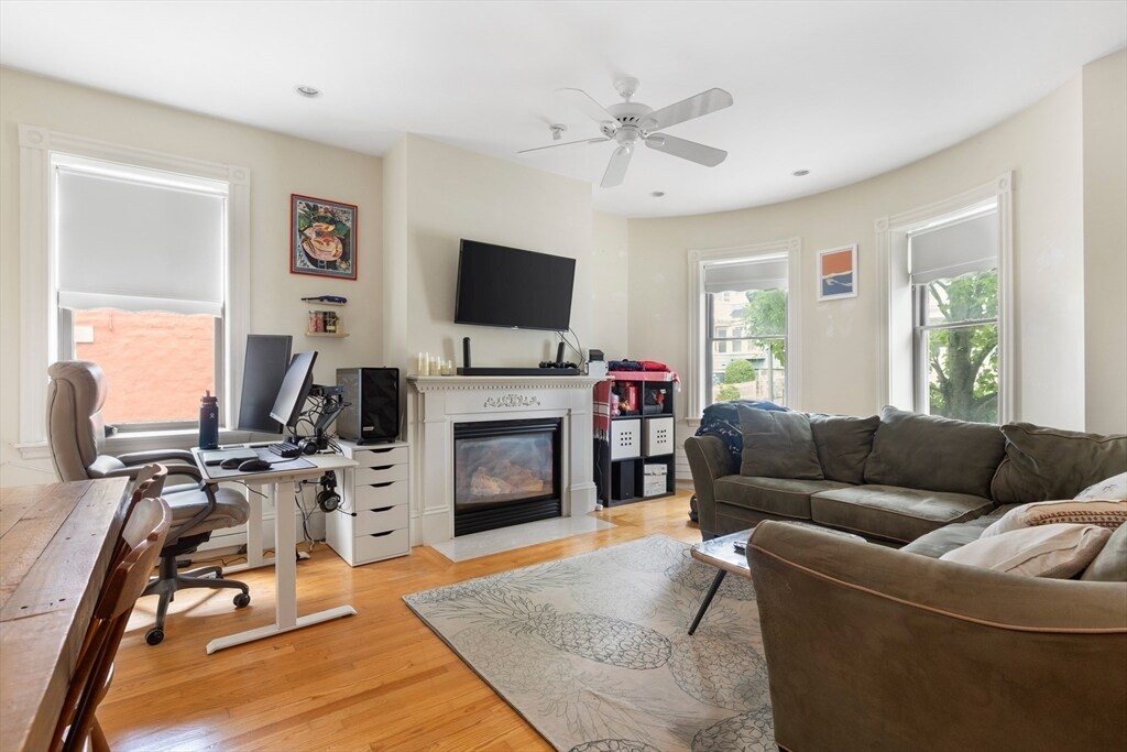 Primary Photo - 211 M St