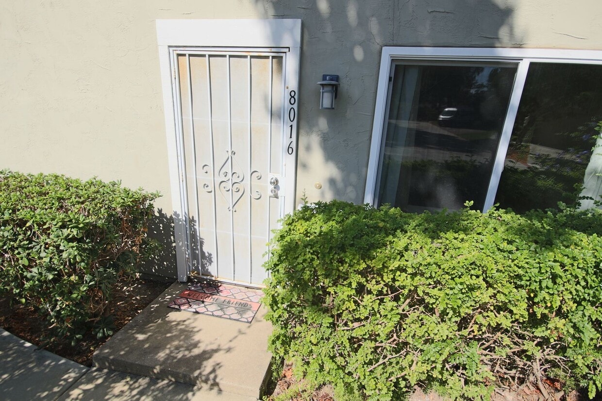 Primary Photo - Large spacious 2 Bedroom in UTC