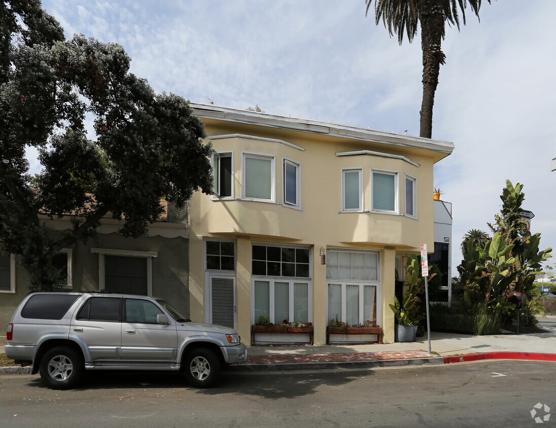 Foto del edificio - 159 Hollister Ave
