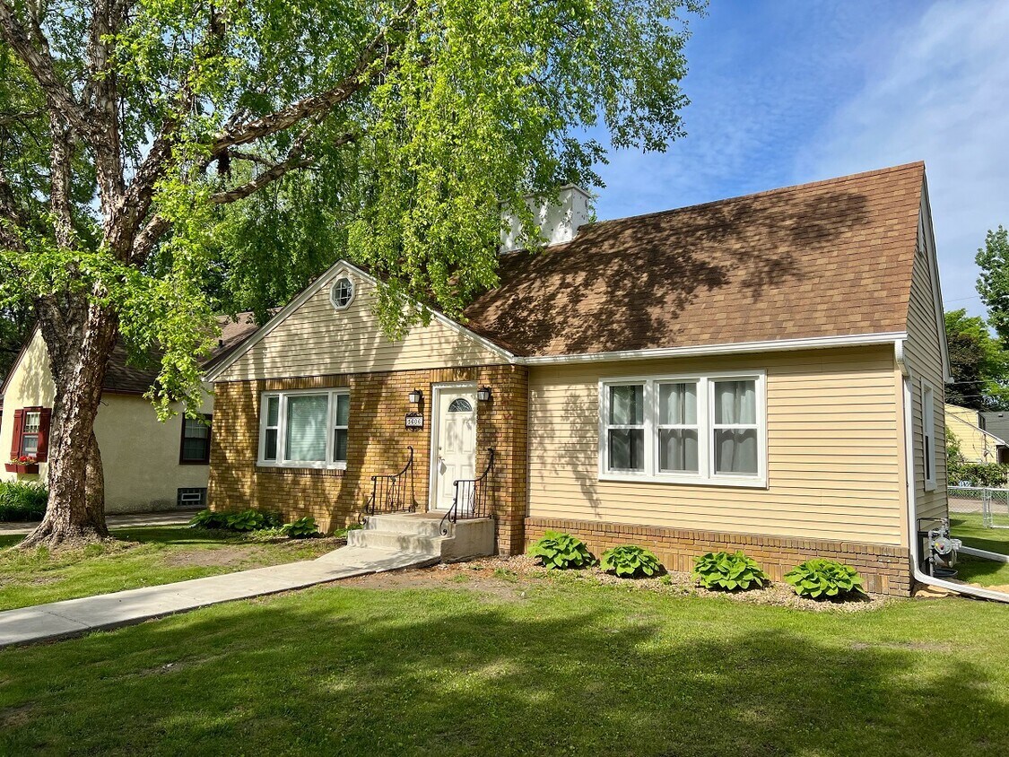 Primary Photo - 5606 Fremont Ave S