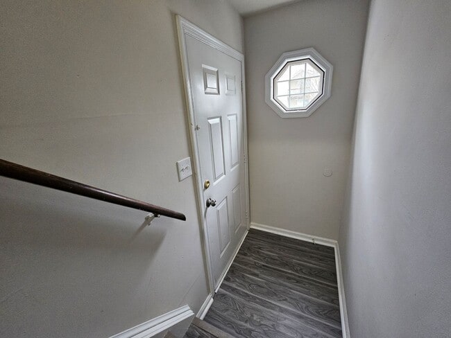 Building Photo - Beautifully Renovated Condo