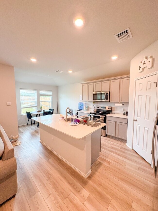 Building Photo - 7303 Veronica Ct