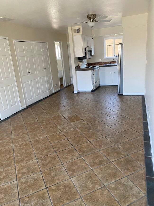 Building Photo - 9920 Continental Dr