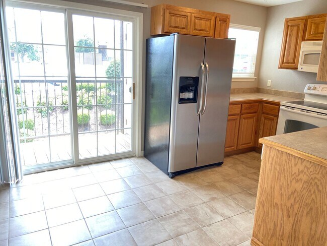 Building Photo - Condominium in FoxPointe