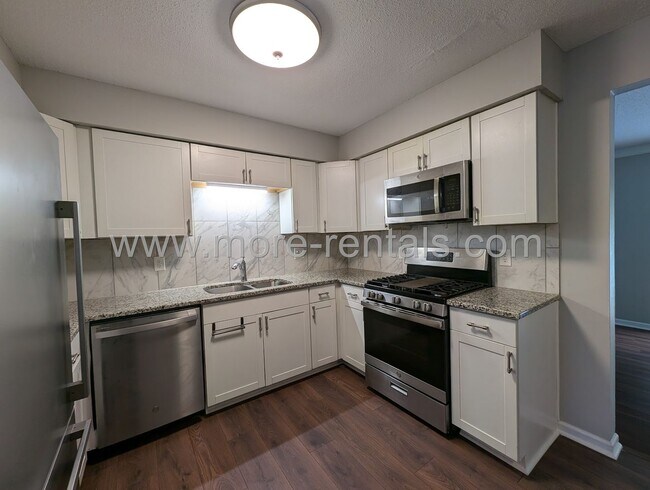 Foto del edificio - Remodeled house with garage