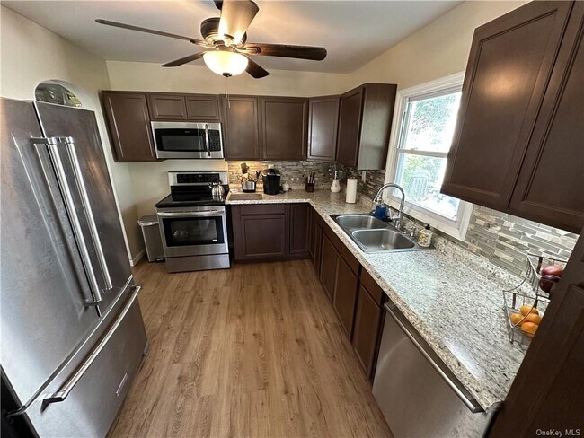 Building Photo - 4 Drew Rd