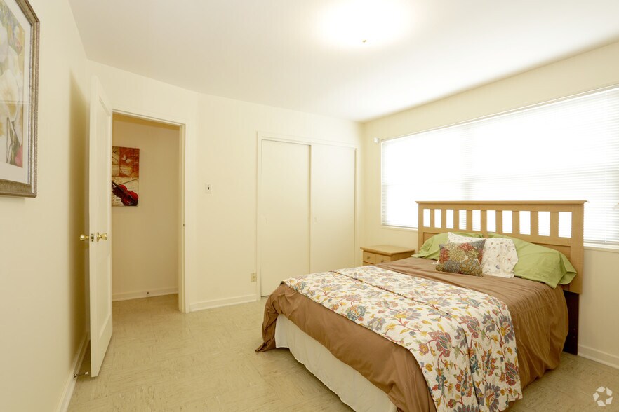 Master Bedroom York University Village golfview village rentals - rantoul, il | apartments Master Bedroom York University Village golfview village rentals - rantoul, il | apartments