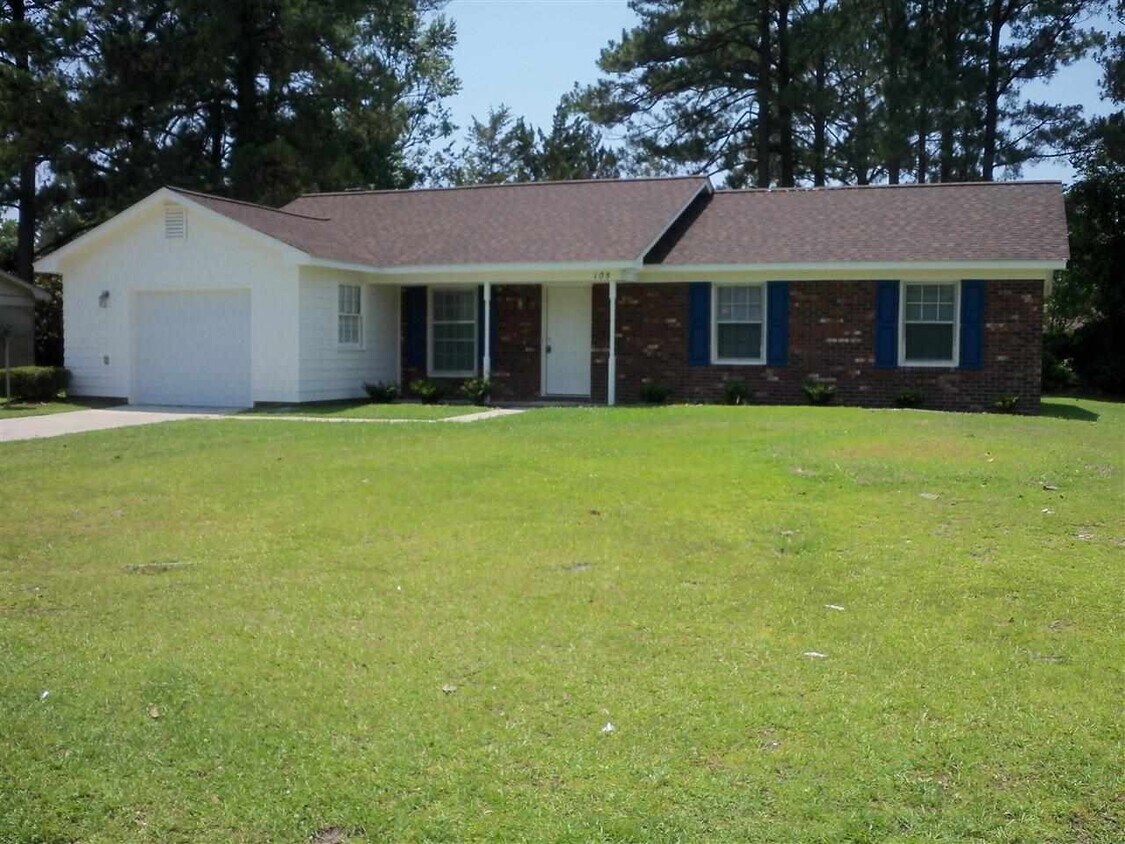 Primary Photo - 105 Greenbriar Dr