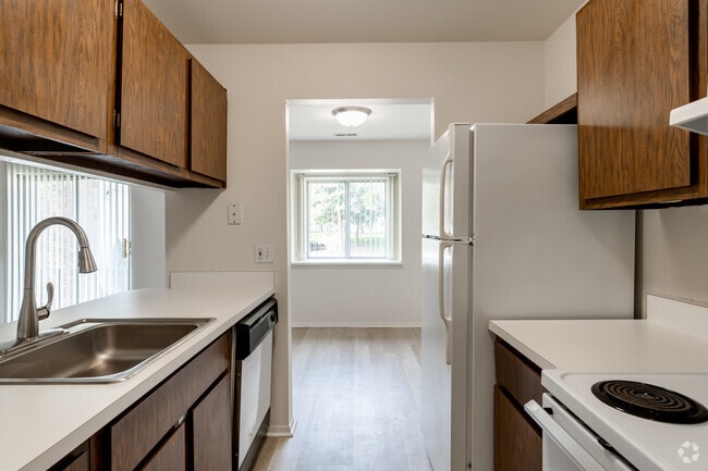 2BR, 1BA - 1,000SF - Laketree