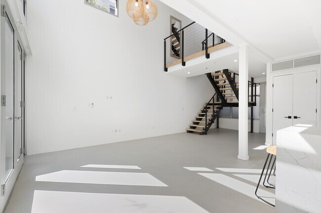 Foto del edificio - 4111 W Sunset Blvd