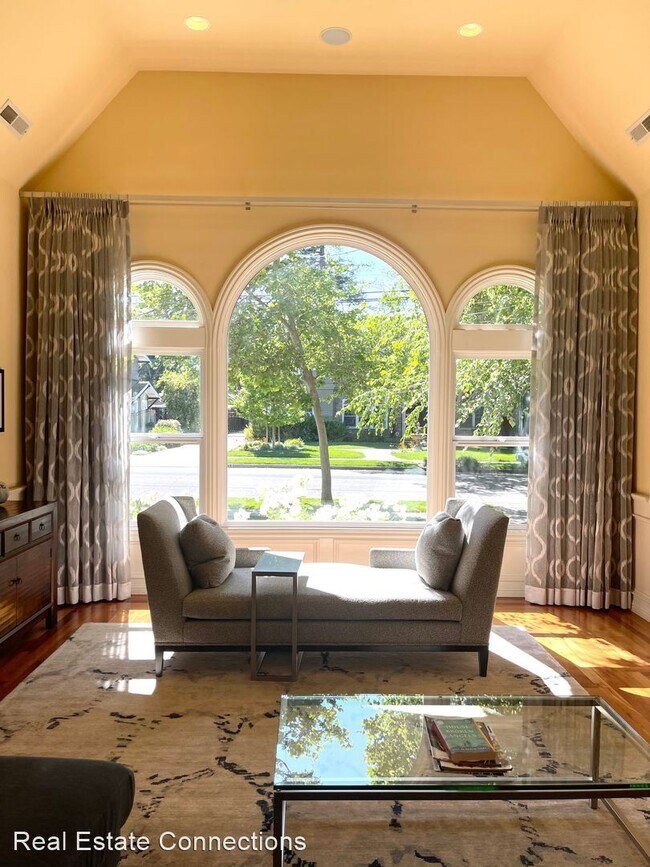 Foto del edificio - 4 br, 3 bath House - 1460 Cherry Ave