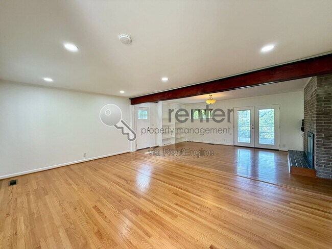 Foto del edificio - 1406 Highland Way